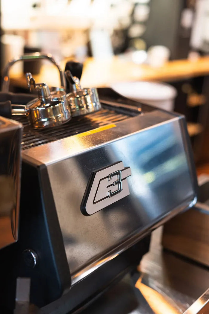 Machine espresso La Marzocco installée au comptoir