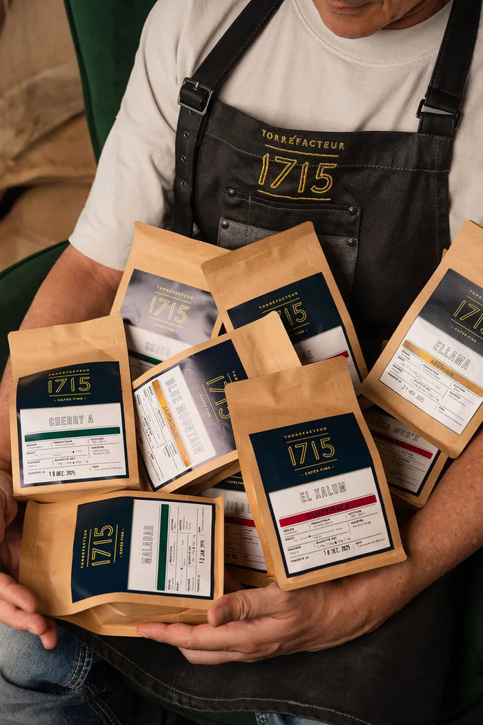 Eddy, torréfacteur, passe la gamme de cafés en revue