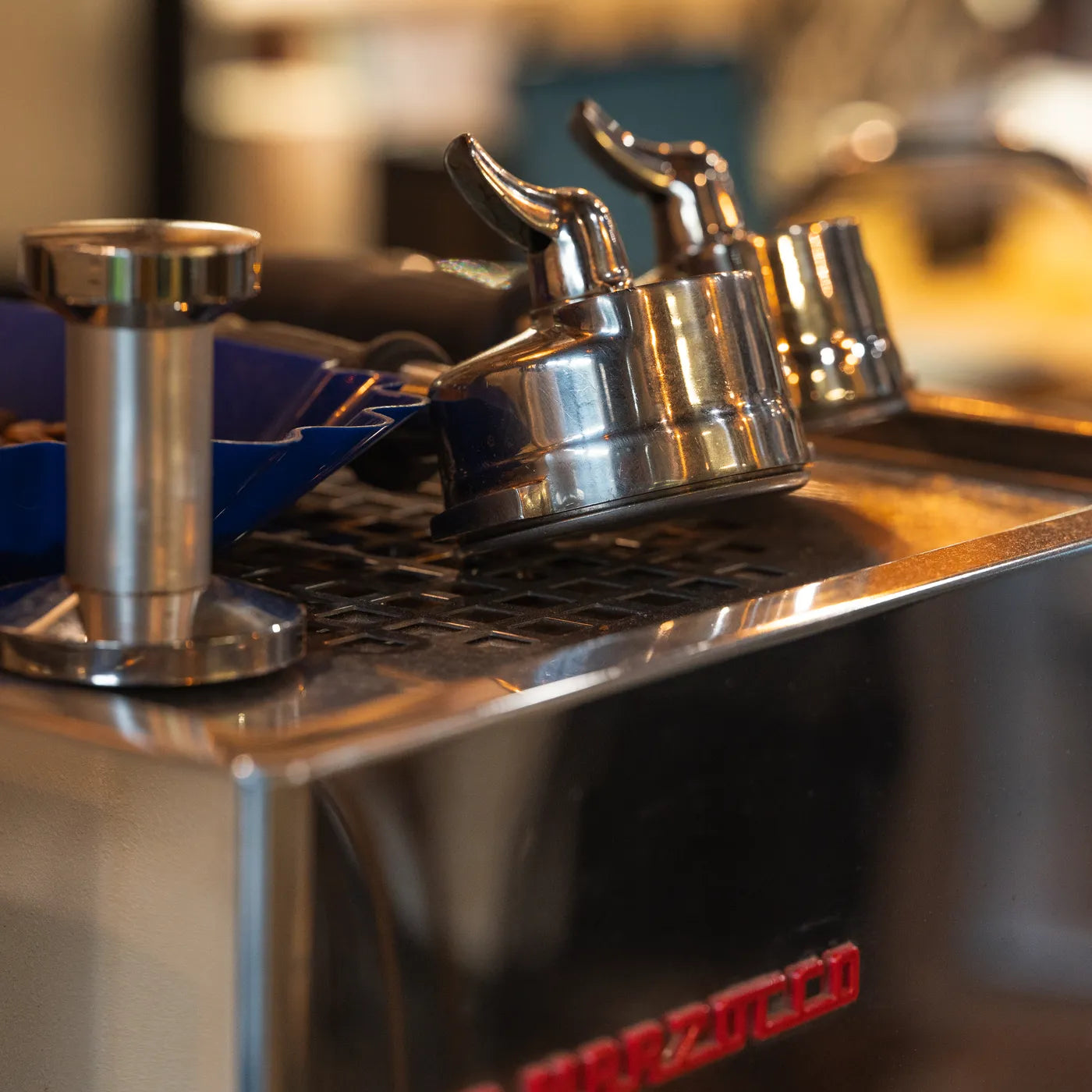 Détail d'une machine espresso La Marzocco